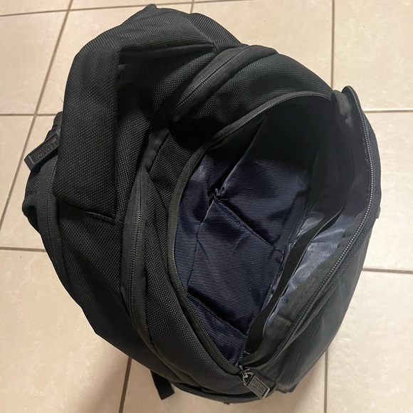 Kenneth Cole Backpack - Picture 5 of 9